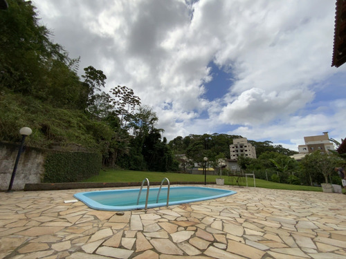 Casa Com 3 Dormitórios Sendo 1 Suíte, Em Rua Tranquila E Sem Saída, No Bairro Itoupava Norte. Terreno Com Área Total De 3.696,54m². - 3577326v