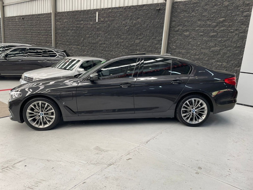 Imagen 4 de 9 de Bmw 530e 2019 Gris