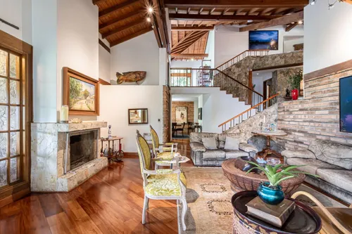 Casa En Venta En Loma Las Brujas. Cod V8340