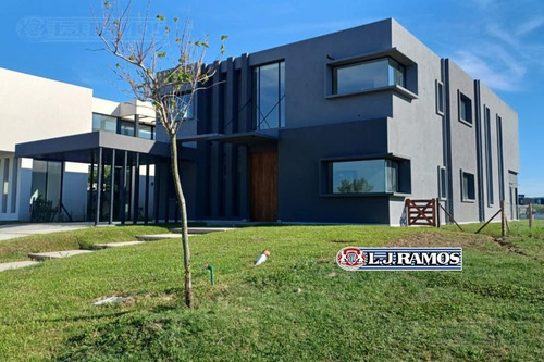 Casa En Venta En El Barrio Costas, Puertos / Escobar