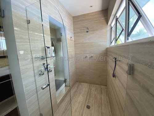Amplia Y Luminosa Casa En Venta En Bosques De La Lagunita