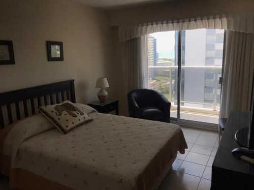 Imagen 8 de 26 de Apartamento De 1 Dormitorio Y 1/2 A La Venta En Edificio Con Amenities