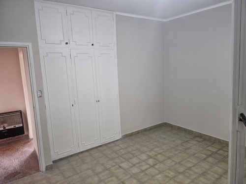 Solo Venta. Casa 4 Ambientes Con Quincho Y Parque