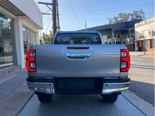 Imagen 6 de 15 de Toyota Hilux D/cabina 2.8 Tdi 204cv A/t 6 4x4 Srx 0km My2023