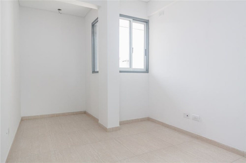 Venta 2 Ambientes Con Amplio Patio. Bajas Expensas