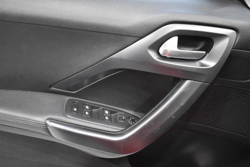 Imagen 2 de 18 de Peugeot 208 1.6 Urban Tech Car-cash