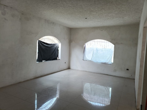 Sevende Casa $1,450,00 Tal Y Como Se Muestra En Las Fotos. En Calle Costa Azul Lotes 8 Y 9. Manzana A Entre Playa Xcaret Y Av. Xana. Col. Ampliación Las Bajadas. Veracruz. Ver.