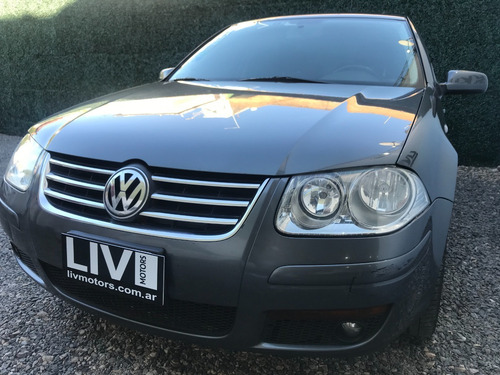 Volkswagen Bora Highline 1.8t At Año 2010 - Liv Motors
