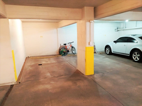 Imagen 2 de 11 de Venta Cochera En Zona Peatonal - Oportunidad