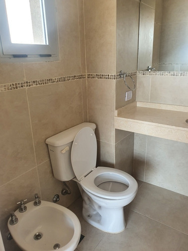 Imagen 8 de 12 de Alquiler Y/o Venta. Departamento 4 Ambientes. Excelente Estado Nordelta Pto Escondido.