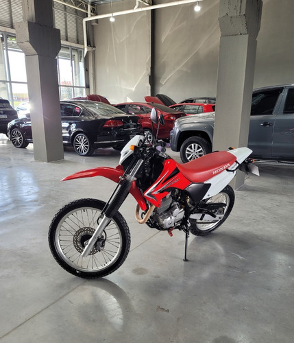 Imagen 8 de 17 de Impecable Honda Tornado Xr 250 Año 2017 Con Solo 13.000 Km