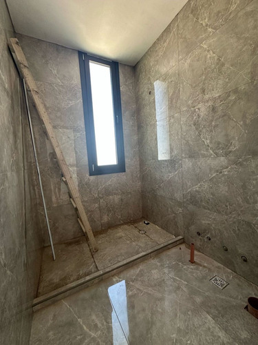 Venta Casa 3 Plantas Virazon Nordelta Al Agua