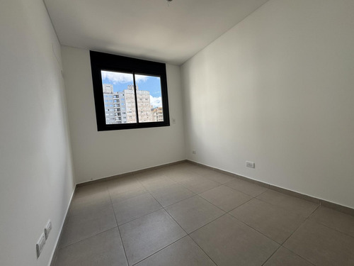 Oportunidad! Departamento De 2 Dormitorios Con Balcón