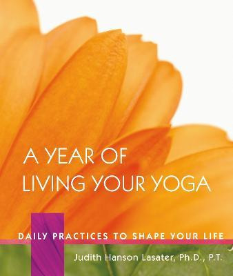 Libro A Year Of Living Your Yoga - P. T. Judith Hanson La...