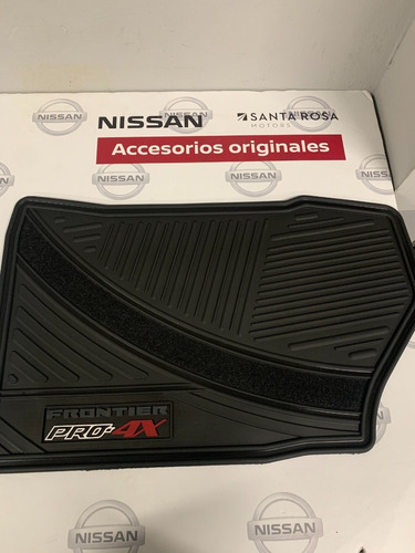 Alfombra De Goma Original Para Nissan Frontier D23 4prox