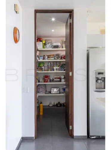 Casa En Venta En Las Lomitas. Cod V50990