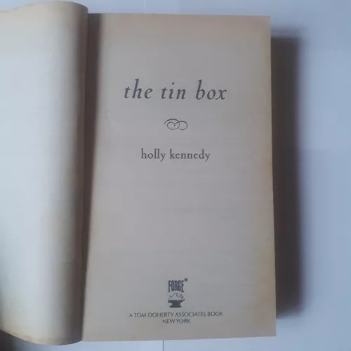 The Tin Box Holly Kennedy