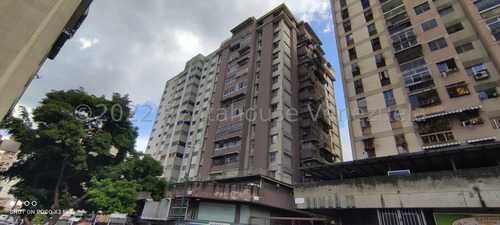 Venta Apartamento En Parroquia La Candelaria 23-1655