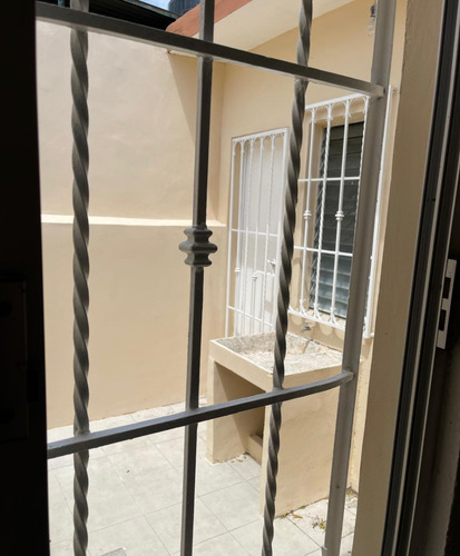 Casa De Un Piso Con 2 Habitaciones Muy Bien Ubicada