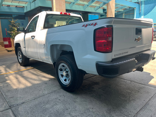 Chevrolet Silverado 2500 4x4 At