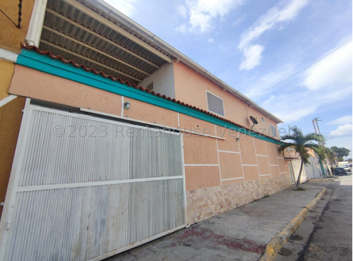 Aup Casa En Venta Urb Las Amazonas- Santa Rita Cod 23-29911