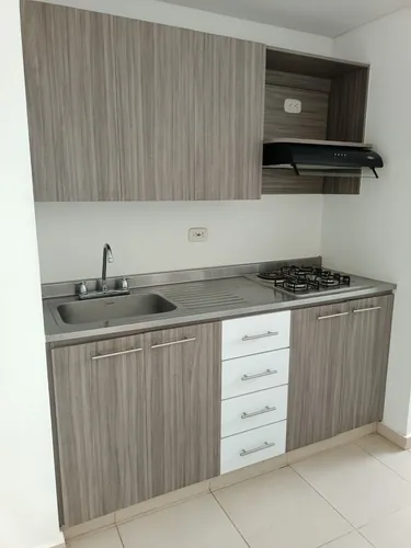 Apto 3 Cuartos 2 Baños Parqueadero Cubierto Cuarto Útil