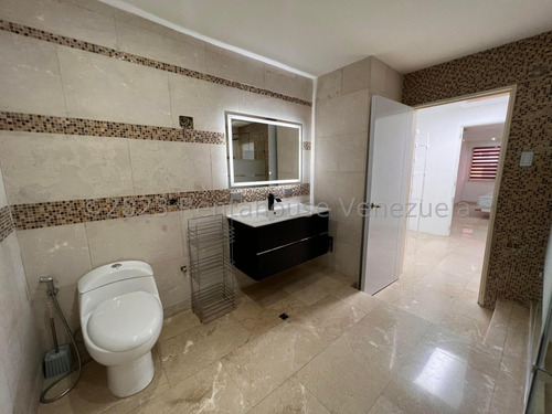 Casa Townhouse En Venta De 4 Niveles En Cantarrana Cocina Empotrada Piso De Mármol Parrillera Seguridad Nela 24-8827