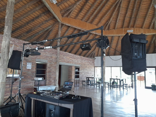 Imagen 6 de 10 de Servicio De Discoteca Alquiler De Equipos Parlante Luces Etc