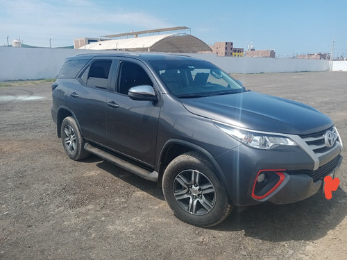 Alquiler De Camionetas,autos Y Ven Para Empresas