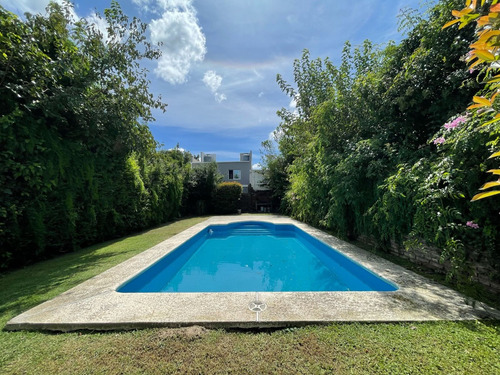 Venta Casa Apto Credito - 4 Ambientes - Centro - Luján