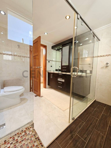 Casa En Venta Los Castores Totalmente Remodelada, Amoblada Acabados De Lujo.