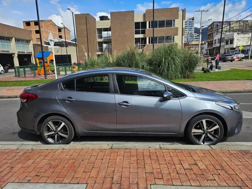 Kia Cerato Pro Sx 2nd Generacion 1.6cc Mt Aa
