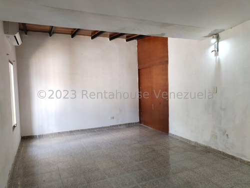Casa En Venta Urbanización Chucho Briceño Cabudare Lara (24-9408) // Invierta Seguro Con Rentahouse//
