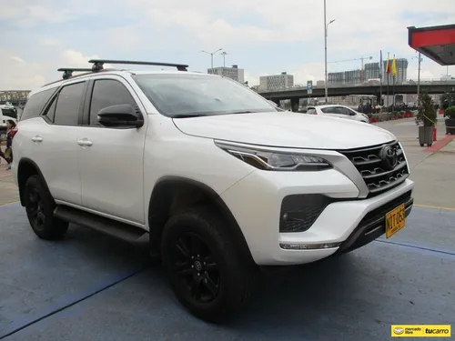 Toyota Fortuner Black Edition 4x2 2.4cc At Aa