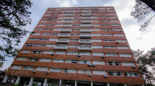 Apartamento De Un Dormitorio Con Vista Al Mar, Playa Mansa, Punta Del Este