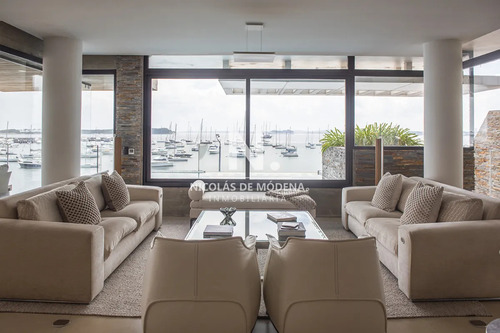 Apartamento Unico Frente Al Mar, Zona Puerto Con Piscina Propia.