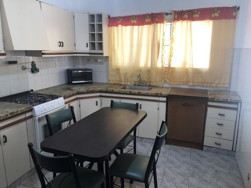Imagen 12 de 30 de Chalet Clasico Con Local - Castelar Sur - Proximo A Estacion Castelar Y Moron - Venta