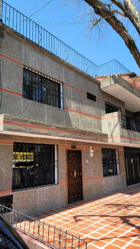 Casa En Laureles Cerca Del Primer Parque