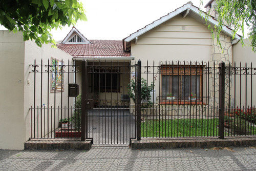 Chalet 4 Ambientes Con Cocheras Cubiertas Lote 10 X 20