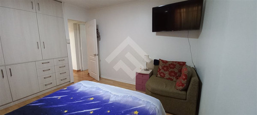Casa En Venta De 6 Dorm. En La Reina