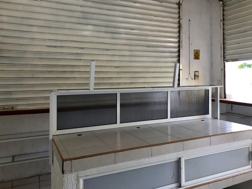 Edificio Con Locales Comerciales, Alberca Y Estudios En Playa Del Carmen P3265