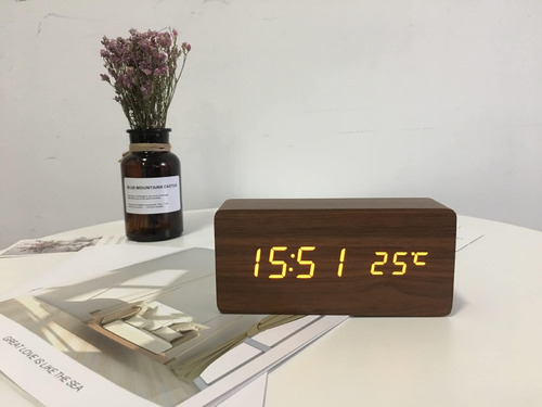 Despertador Digital De Madera De Tomotato Con Puertos De Car
