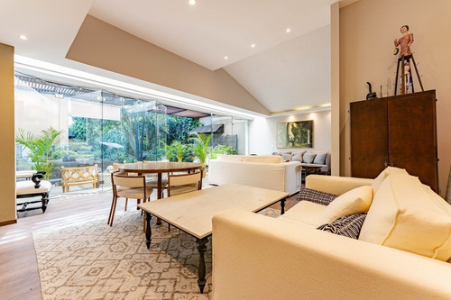 Imagen 7 de 24 de Extraordinaria Casa En Venta Y Renta Con Jardín En Lomas De