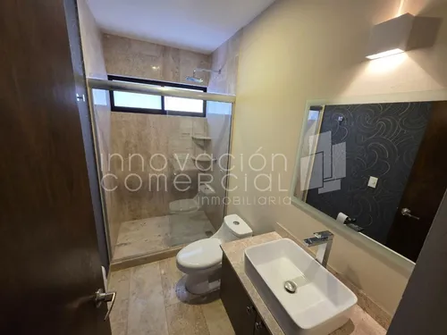 Casa En Renta En Altozano, Con 4 Recámaras, 4 Baños Y Fire Pit