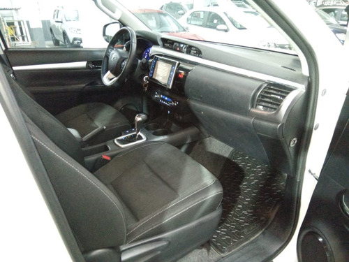 Imagen 19 de 25 de Toyota Hilux Srv 4x2 Aut