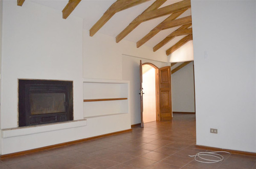 Casa En Venta Lo Barnechea De 5 Dorm. En Lo Barnechea