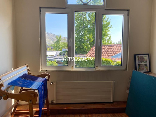 Casa En Venta De 4 Dorm. En Lo Barnechea Colegio Newland