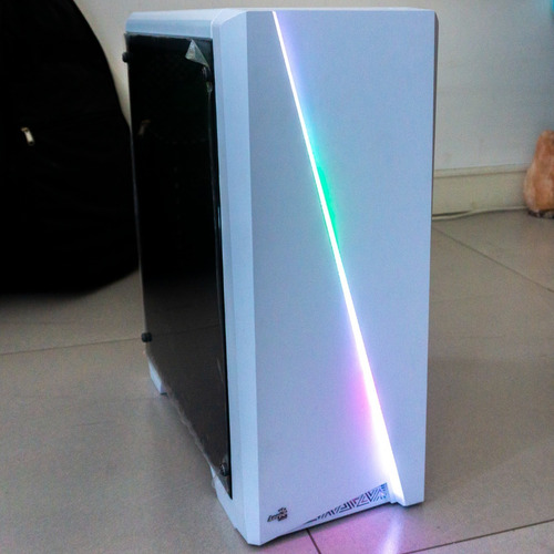 Imagen 2 de 5 de Gabinete Aerocool Cylon White Rgb Atx