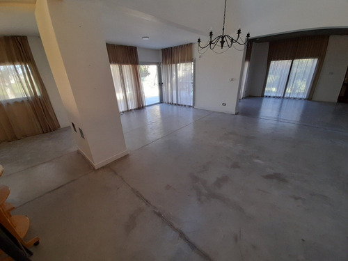 Imagen 20 de 30 de Chalet De 5 Ambientes - Barrio San Benito