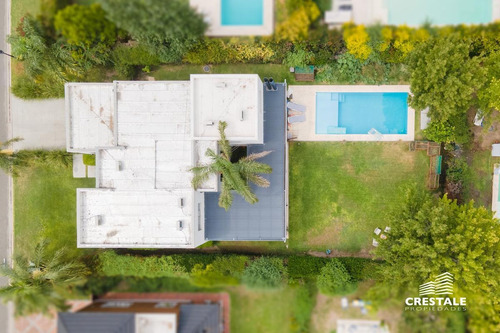 Imagen 20 de 30 de Importante Casa 2 Plantas. 3 Dormitorios En Venta. Piscina, Parque - Cadaques (funes Hills)